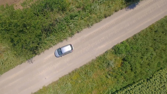 汽车驾驶在乡村道路视频