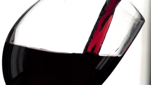 往酒杯倒入葡萄酒11秒视频