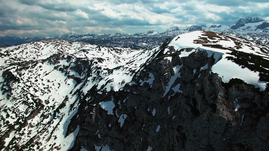 空中全景阿尔卑斯山视频