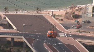索道上的两辆车在海法上空相遇9秒视频