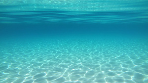 意大利萨德加纳清澈的海水11秒视频