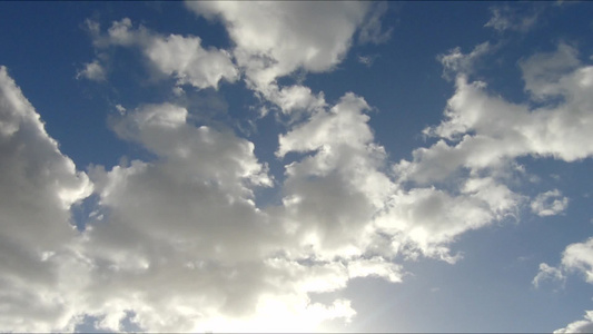 天空中流动的云延时拍摄视频