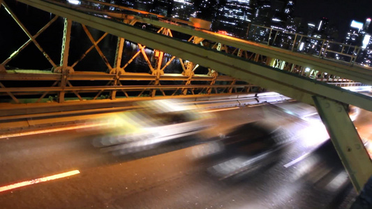 曼哈顿布鲁克林大桥上夜间延时车流[达科塔]视频