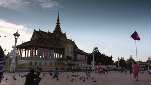 柬埔寨金边皇宫前的广场延时16秒视频