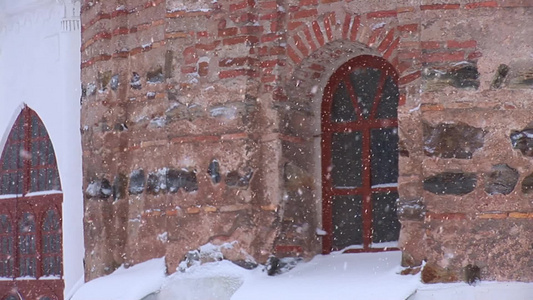 冬季的教堂窗口视频