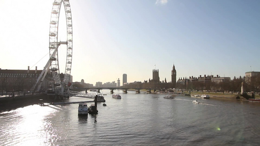 白天伦敦泰晤士河全景视频