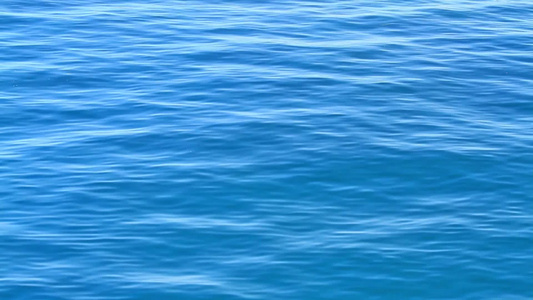美丽清澈的蓝色大海[迷人]视频