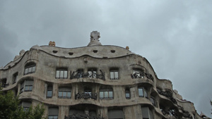 西班牙阴天时的建筑物5秒视频