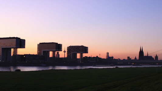 莱茵河城市夜景延时视频