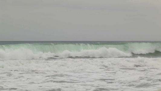 波涛汹涌的海浪视频