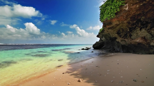美丽的海滩风景[迷人]视频