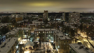 宽镜头高角度拍摄莫斯科城市在晚上景色29秒视频