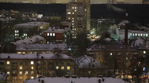 冬季夜晚莫斯科正在运转工作的工厂烟囱11秒视频