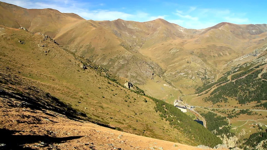 西班牙比利牛斯山脉上的高山视频
