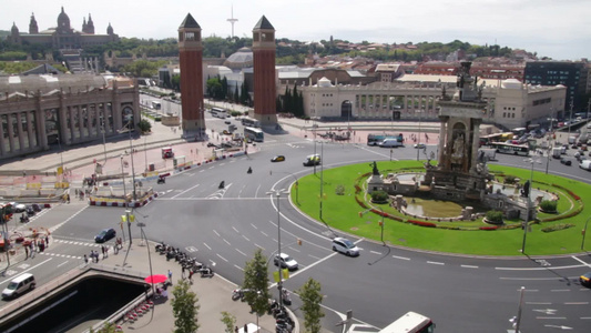巴塞罗那广场附近的车辆和行人[相邻地方]视频