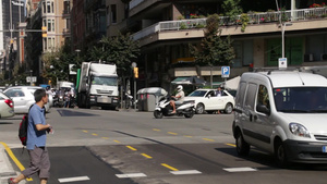 巴塞罗那街道交通景象延时29秒视频