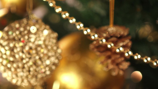 圣诞树装饰球视频