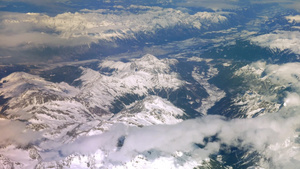 从飞机上看到的雪山景色44秒视频