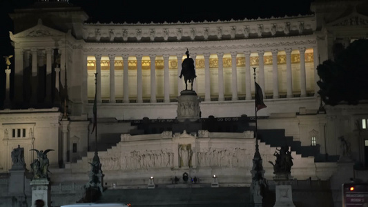 意大利罗马威尼斯广场夜景[意大利人]视频