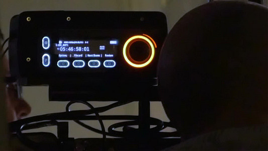 航船上的电影设备与显示时间视频