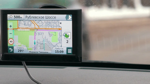 在开车时使用的导航屏幕特写13秒视频