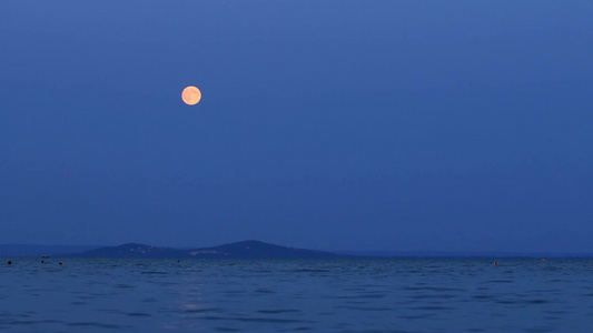 匈牙利巴拉顿湖的夜景视频