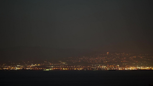 沿海城市的夜景视频