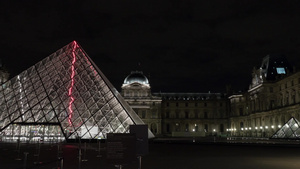 夜晚时的卢浮宫7秒视频