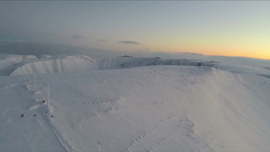 空中拍摄雪山视频