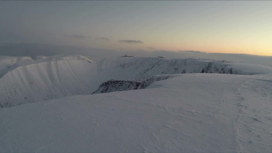 俄罗斯吉卜尼冬天的山脉景观视频