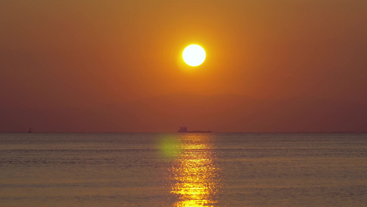 海面上的夕阳西下视频