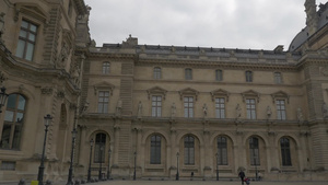 法国巴黎卢浮宫的建筑59秒视频