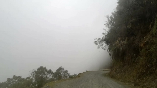 玻利维亚拉巴斯东北延加斯地区的死亡之路视频
