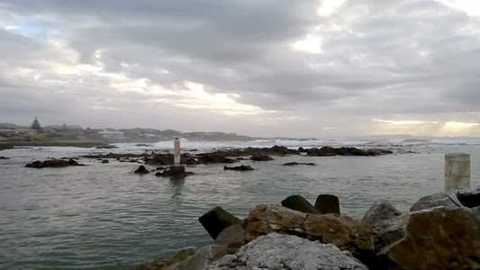 南非海岸上空的日出视频