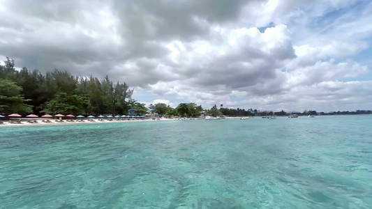 印度洋毛里求斯的海滩和清澈的海水景色视频