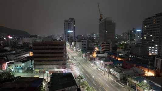 首尔夜间繁忙的公路视频