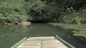 越南唐安洞穴湖面的风景30秒视频