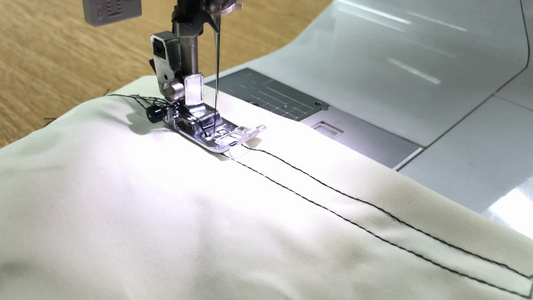 用缝纫机做服装视频