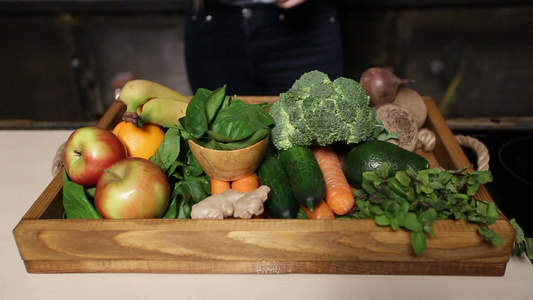 厨房木质托盘水果蔬菜食材视频