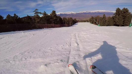 在西班牙比利牛斯山滑雪视频