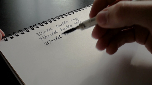 世界卫生日钢笔英文视频