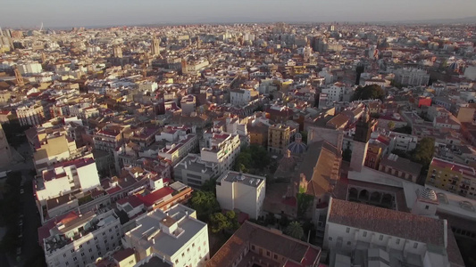 慢动作拍摄城市的航空全景视频