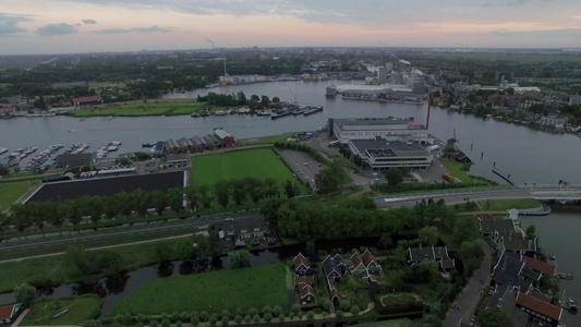 航拍荷兰阿姆斯特丹城市与绿色地区视频