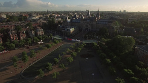 空中拍摄荷兰国立博物馆和艺术广场7秒视频