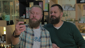 两个大胡子男人在自拍13秒视频