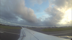 起飞的飞机的机翼视图59秒视频