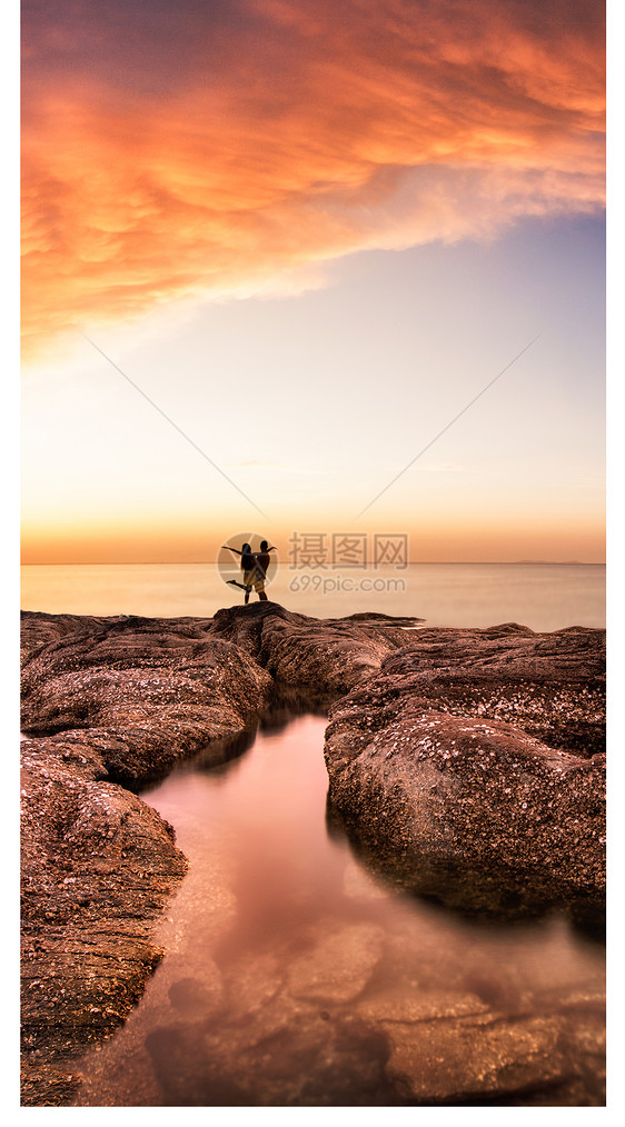 海上情侣手机壁纸图片