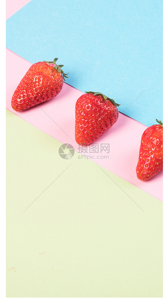 草莓摆拍手机壁纸图片