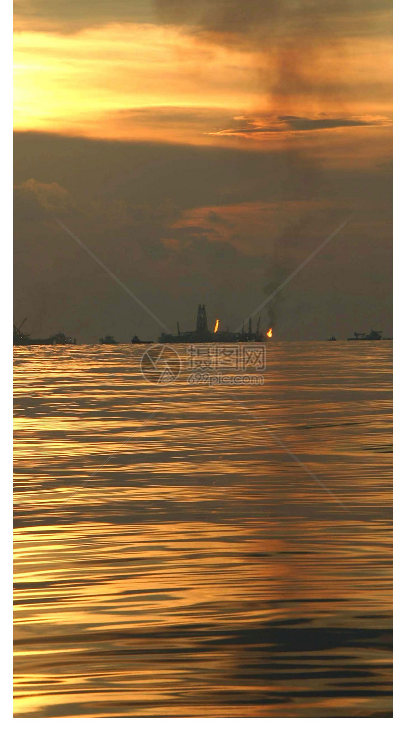 夕阳下的水面手机壁纸模板素材 正版图片 摄图网 夕阳下的水面手机壁纸模板素材 正版图片 摄图网