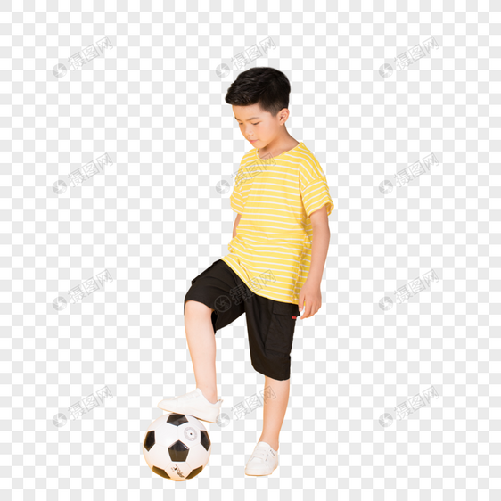 踢足球玩球的儿童男生男孩图片